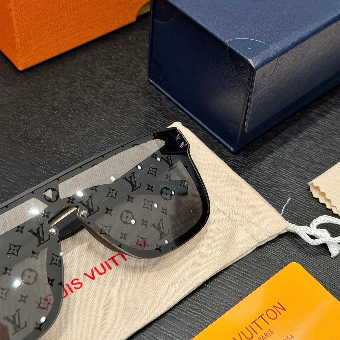 LV Z1082 Sunglass