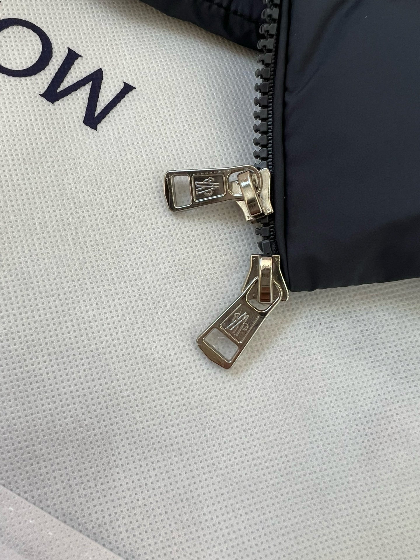 Moncler SOLAYAN HOODED SHORT DOWN JACKET