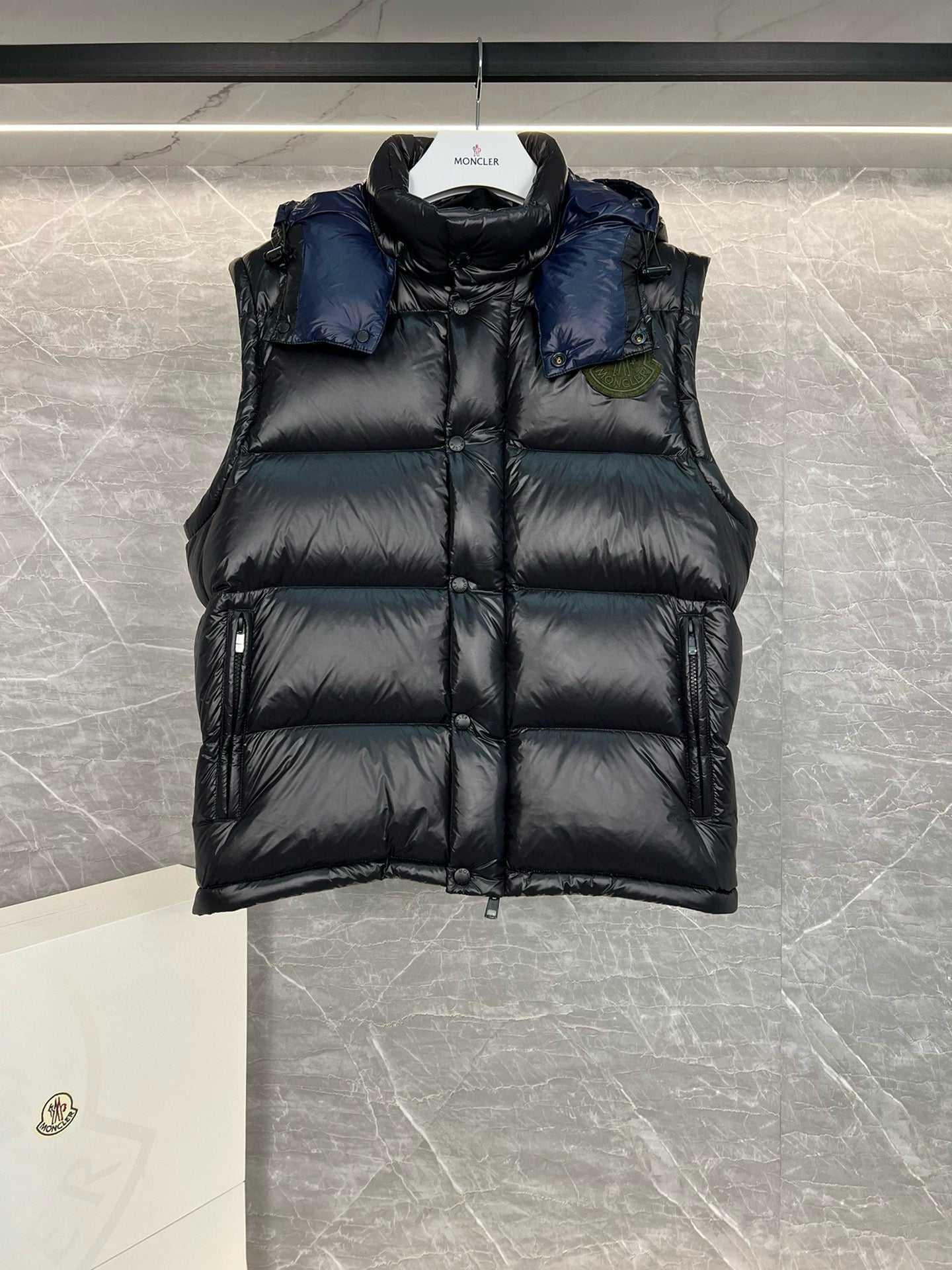 MONCLER CYCLONE 2-IN-1 SHORT DOWN JACKET