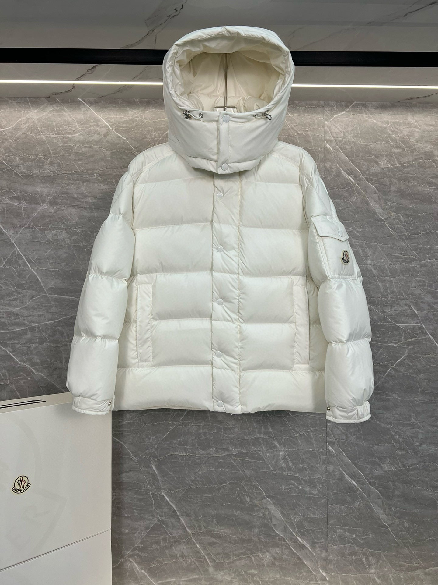 MONCLER MAYA WOMAN 70 HOODED SHORT DOWN JACKET
