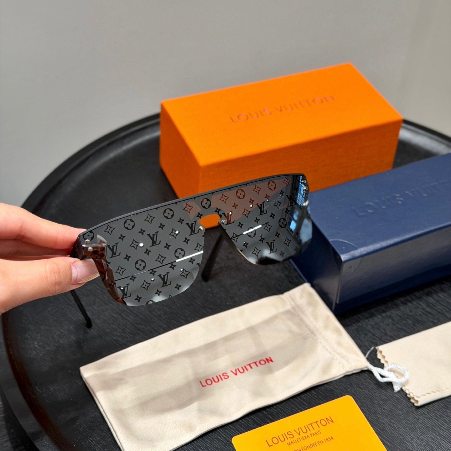 LV Z1082 Sunglass