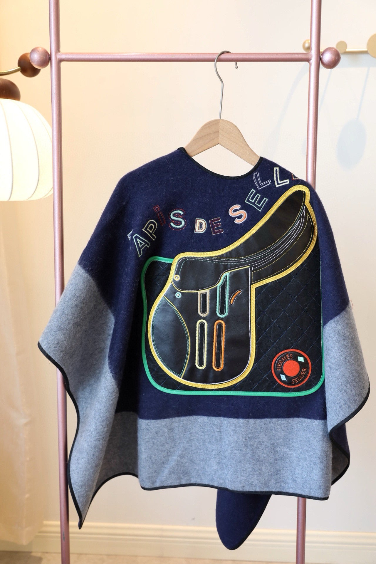 100% cashmere  COLLEGE Hermes H789123S

尺寸:103x130