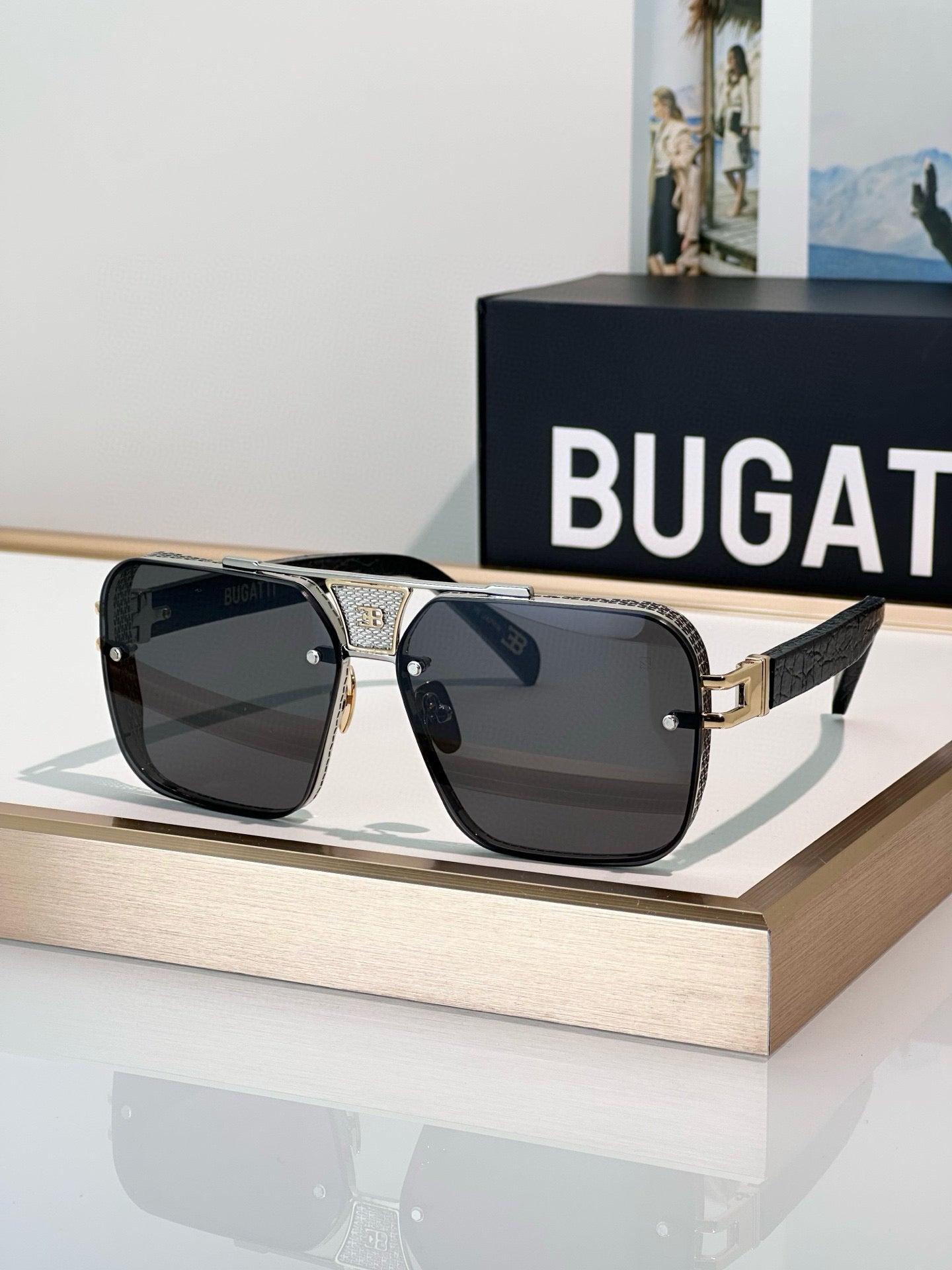BUGATT 🆕Top quality
MODEL：15 SIZE:62-13-147
BugattiEyewear CollectionOne
