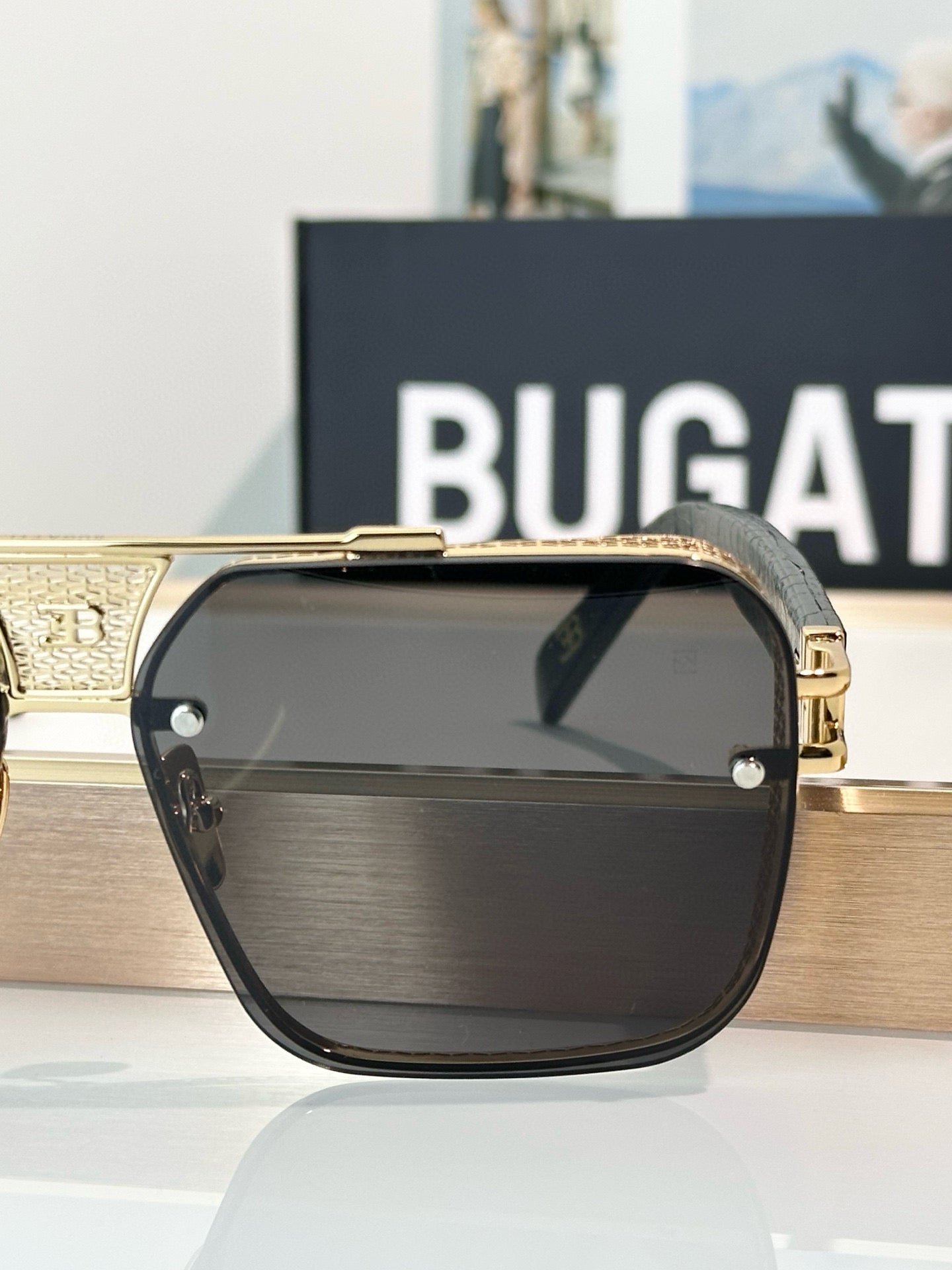 BUGATT 🆕Top quality
MODEL：15 SIZE:62-13-147
BugattiEyewear CollectionOne