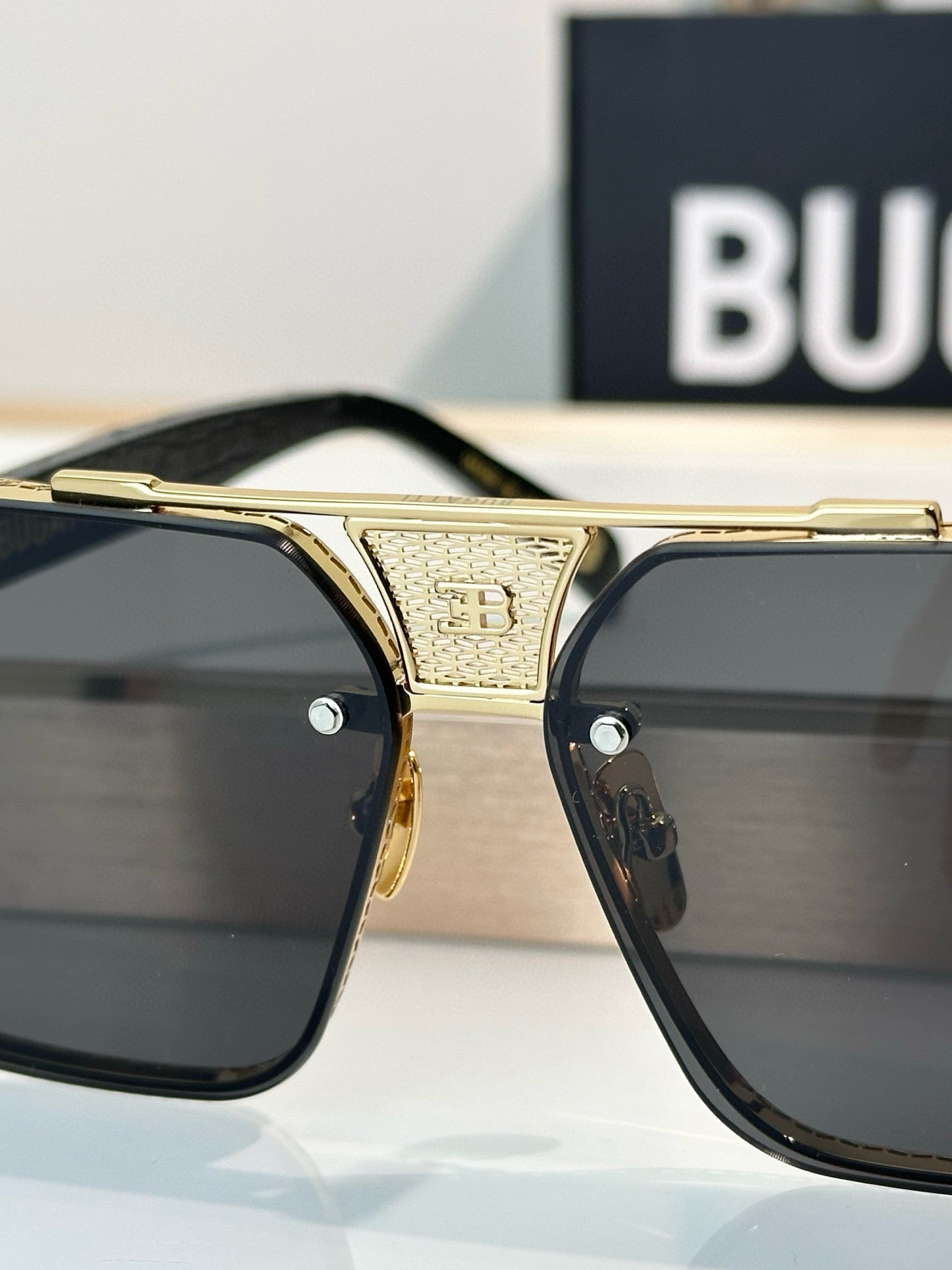 BUGATT 🆕Top quality
MODEL：15 SIZE:62-13-147
BugattiEyewear CollectionOne