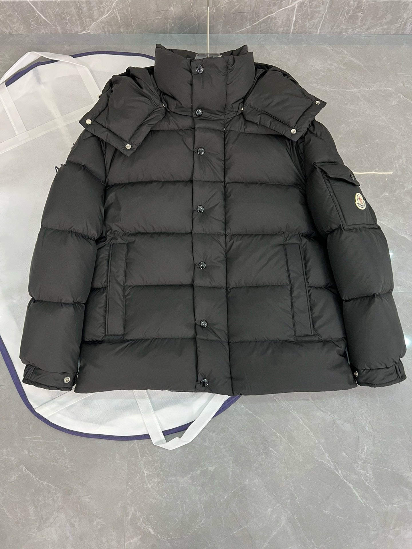 MONCLER MAYA WOMAN 70 HOODED SHORT DOWN JACKET