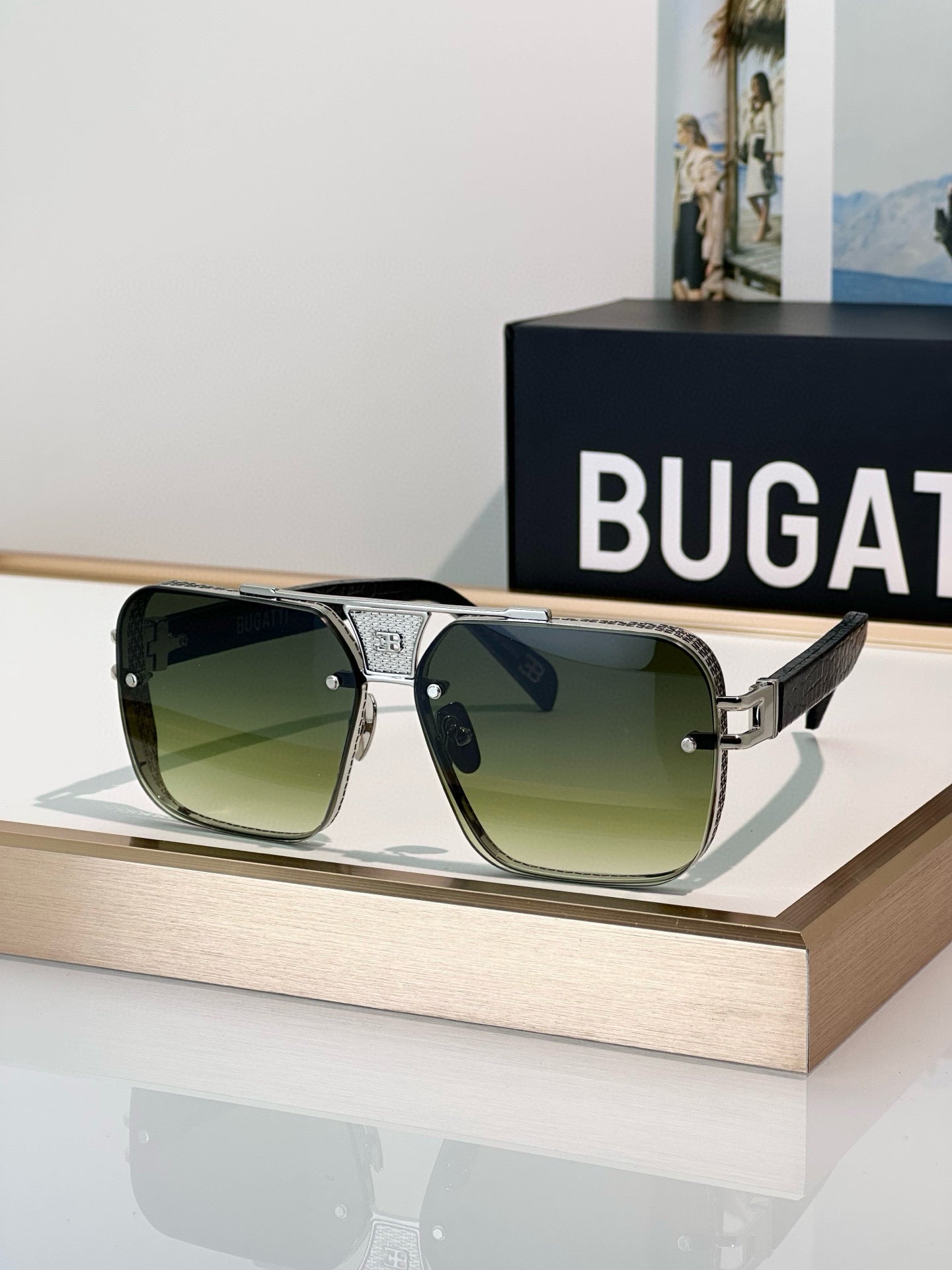 BUGATT 🆕Top quality
MODEL：15 SIZE:62-13-147
BugattiEyewear CollectionOne