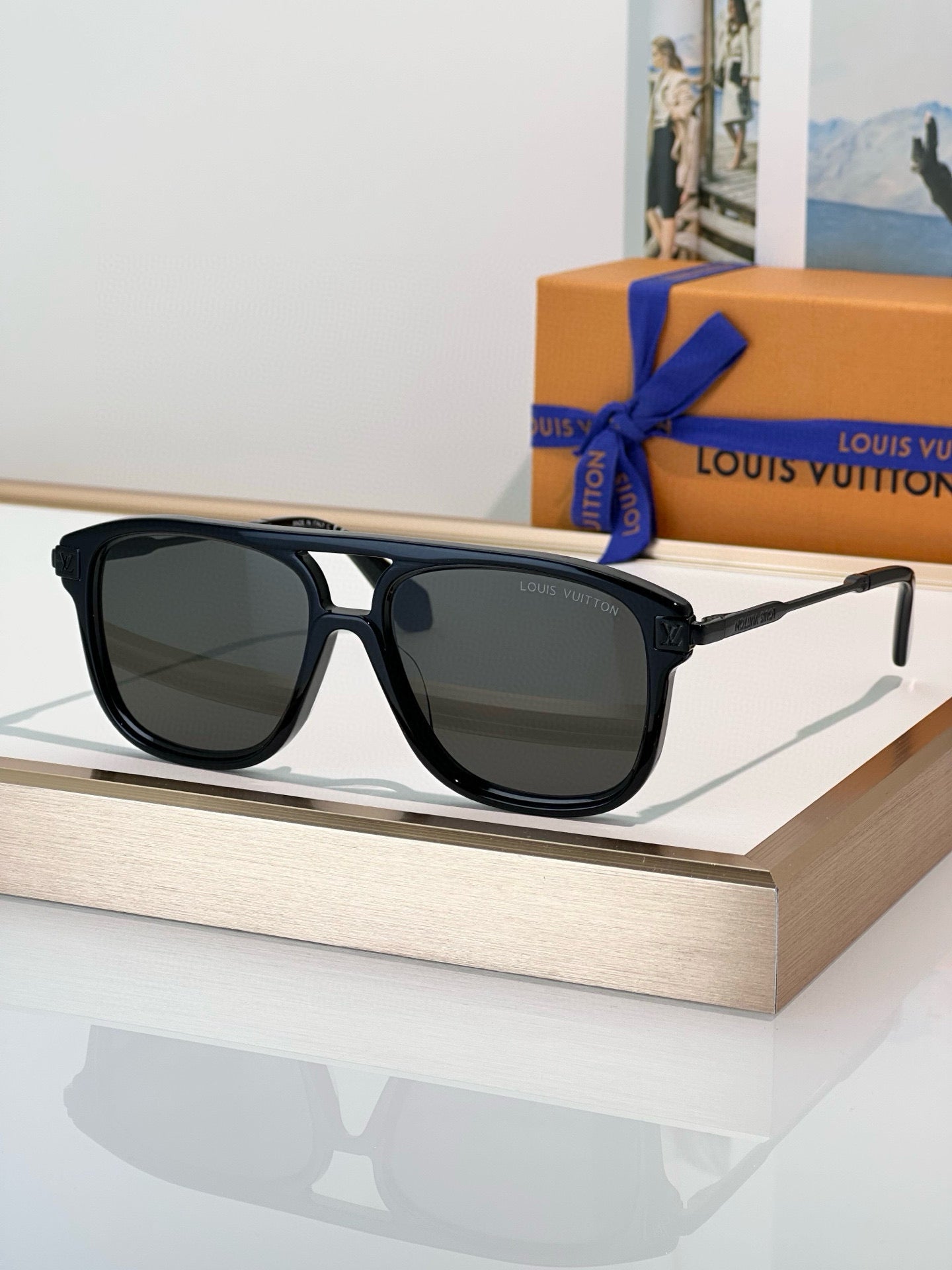 LOUIS VUITTON
MOD：Z2595U
Size：54口17 145