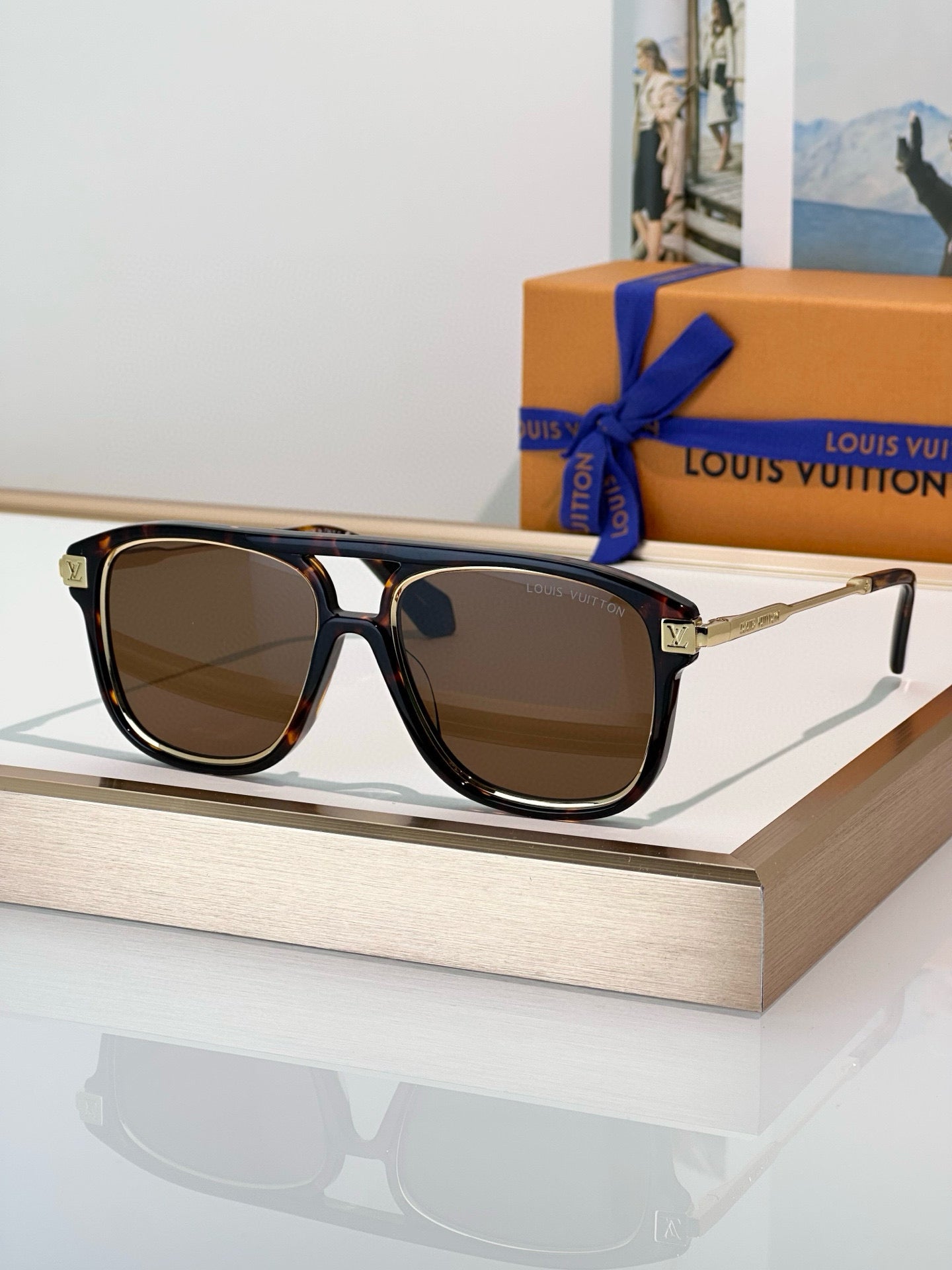 LOUIS VUITTON
MOD：Z2595U
Size：54口17 145