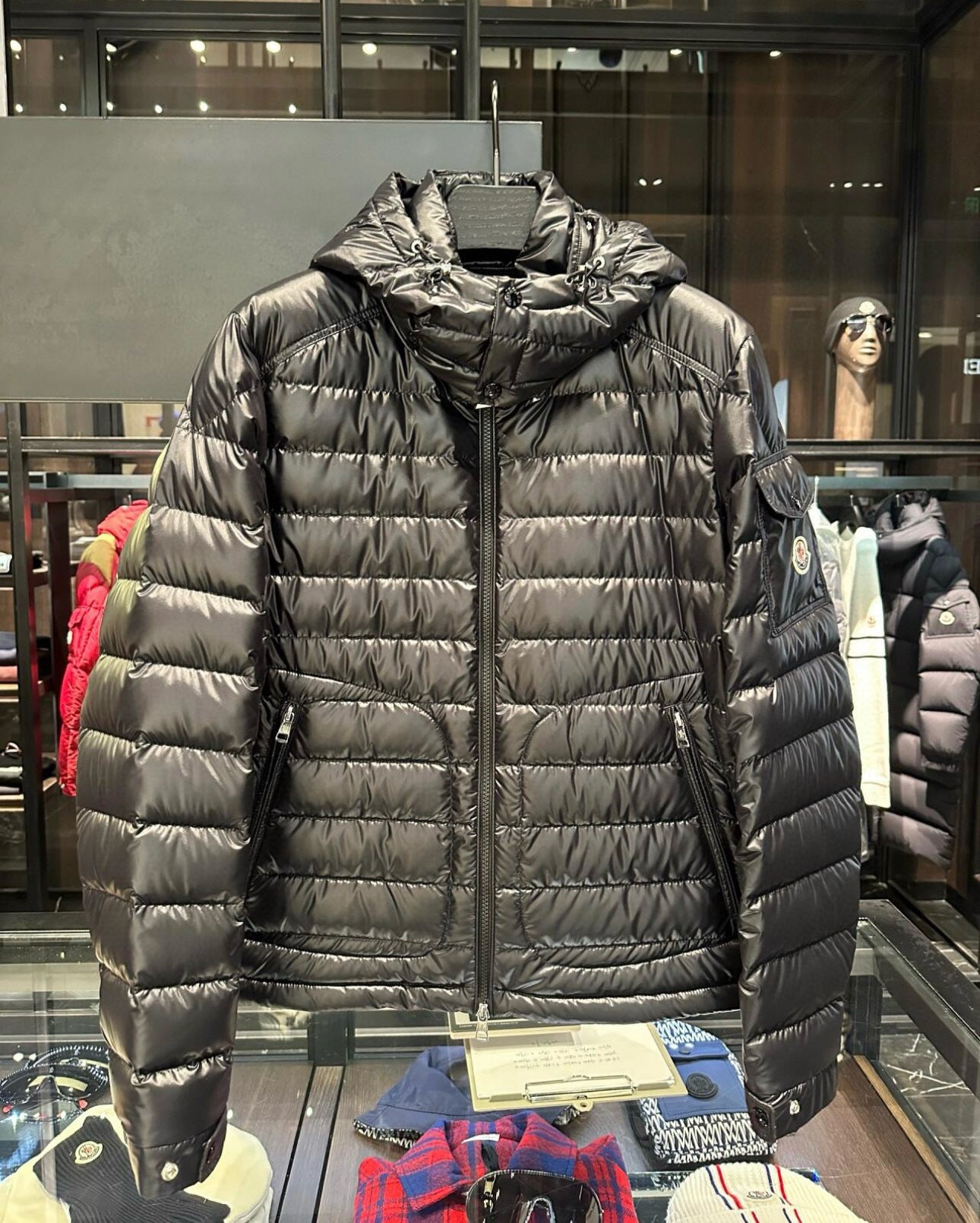 MONCLER LAUROS HOODED SHORT DOWN JACKET
