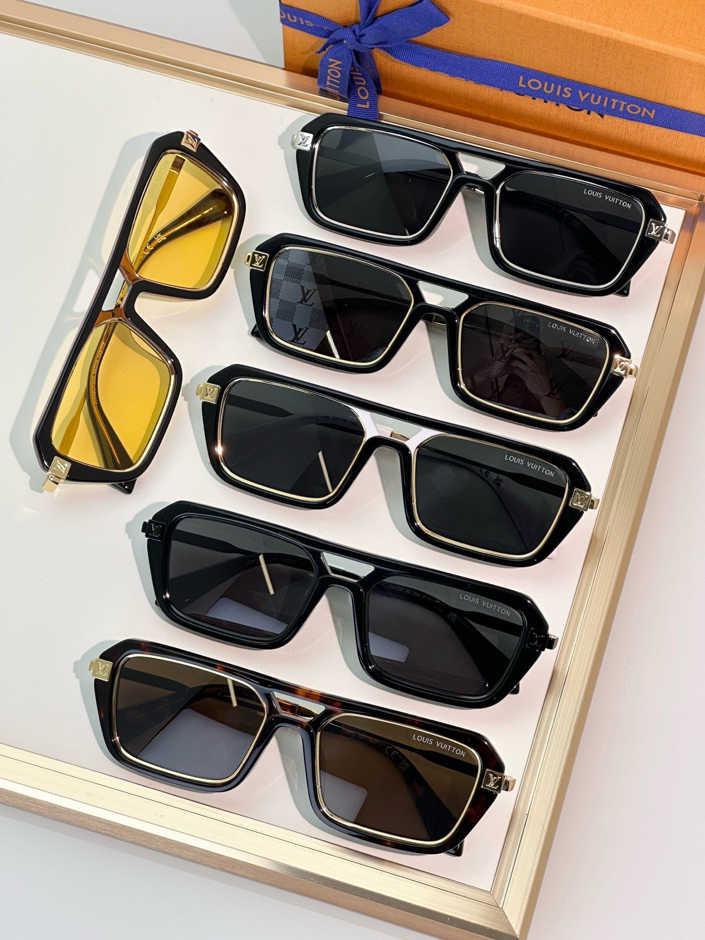 LOUIS VUITTON
MOD：Z2596U
Size：54口18 145