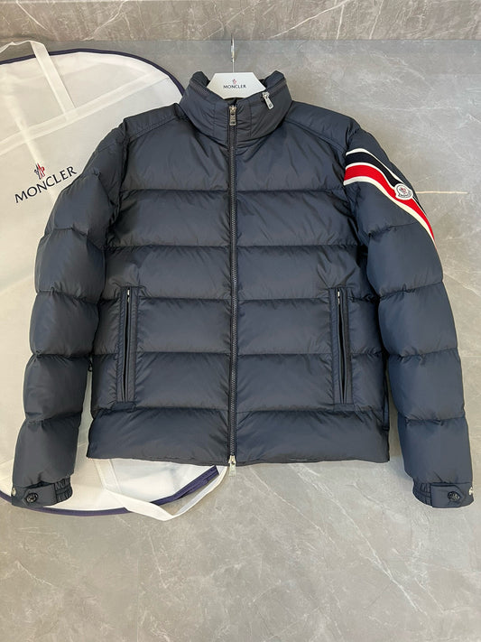 Moncler SOLAYAN HOODED SHORT DOWN JACKET