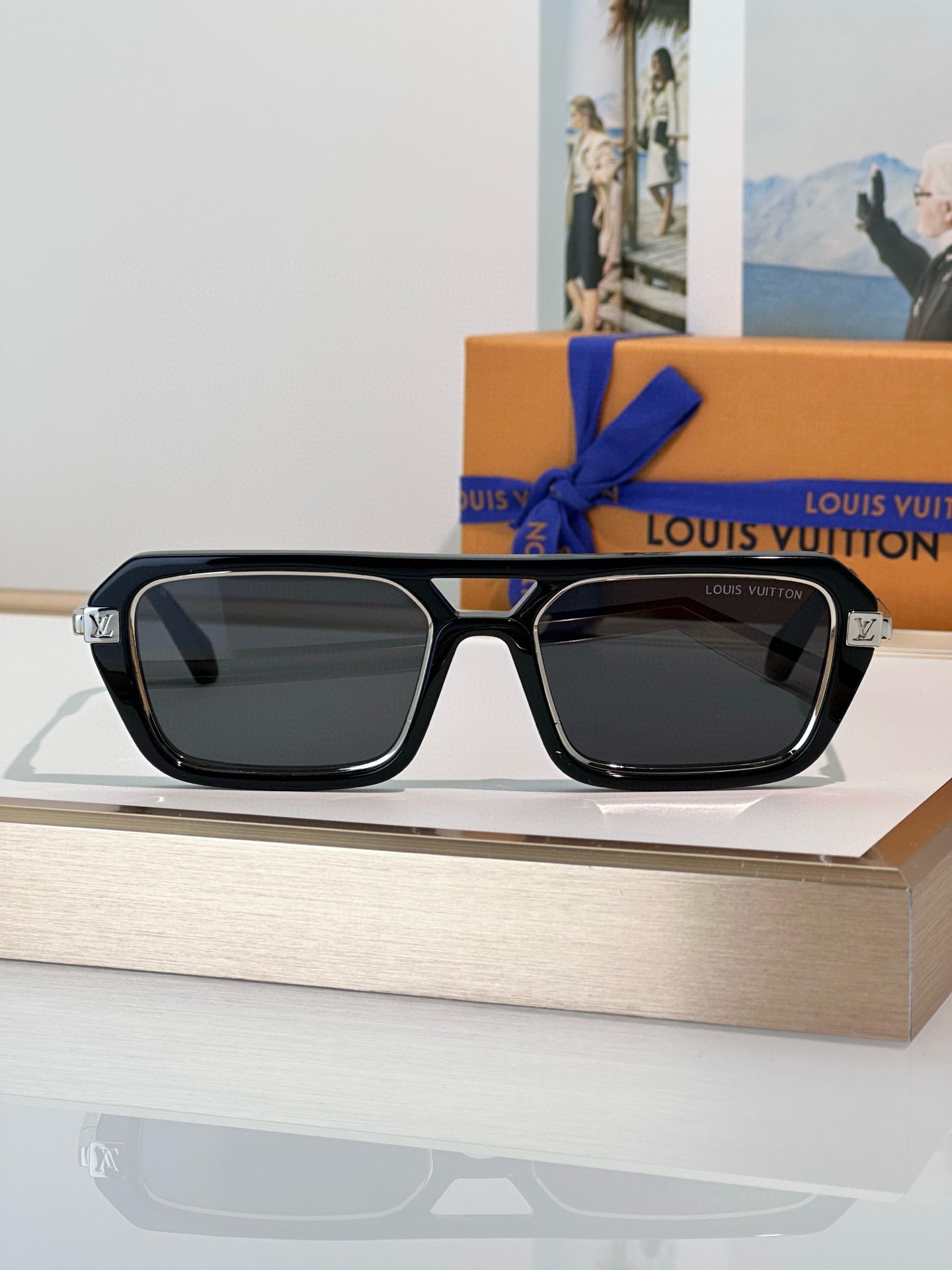 LOUIS VUITTON
MOD：Z2596U
Size：54口18 145