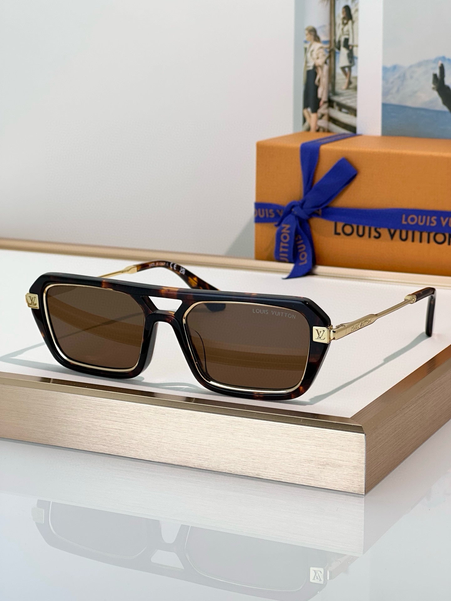 LOUIS VUITTON
MOD：Z2596U
Size：54口18 145